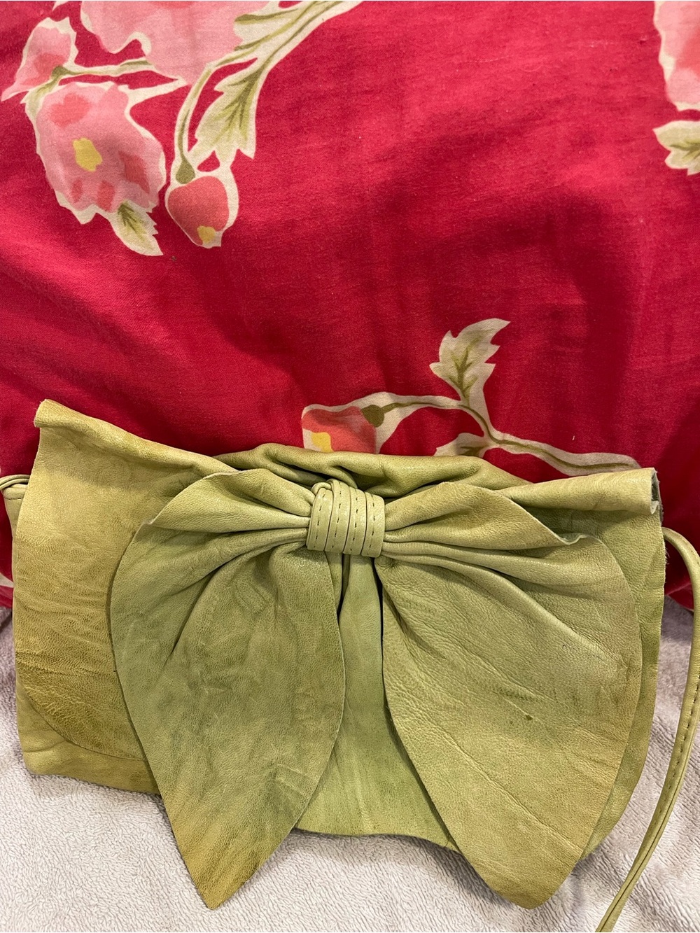 Susan Farber Collections  Green Leather Bow Shoulder Bag - Picture 15 of 16